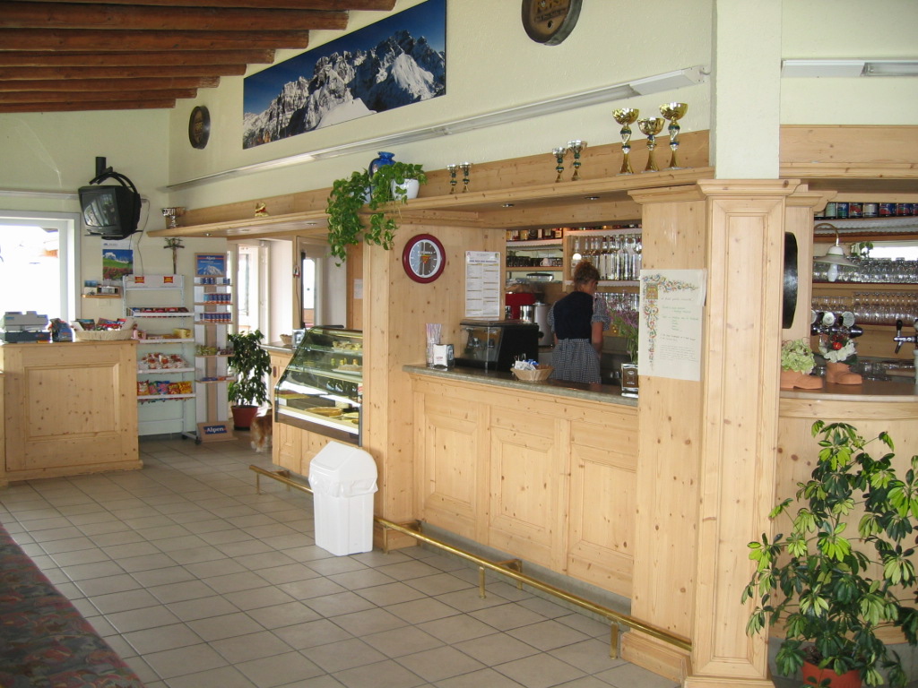 Il bar del Rifugio Doss del Sabion inverno sulle piste del Doss del Sabion