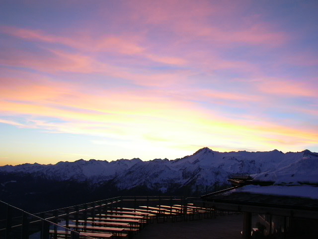 Tramonto al Rifugio Doss del Sabion inverno sulle piste del Doss del Sabion