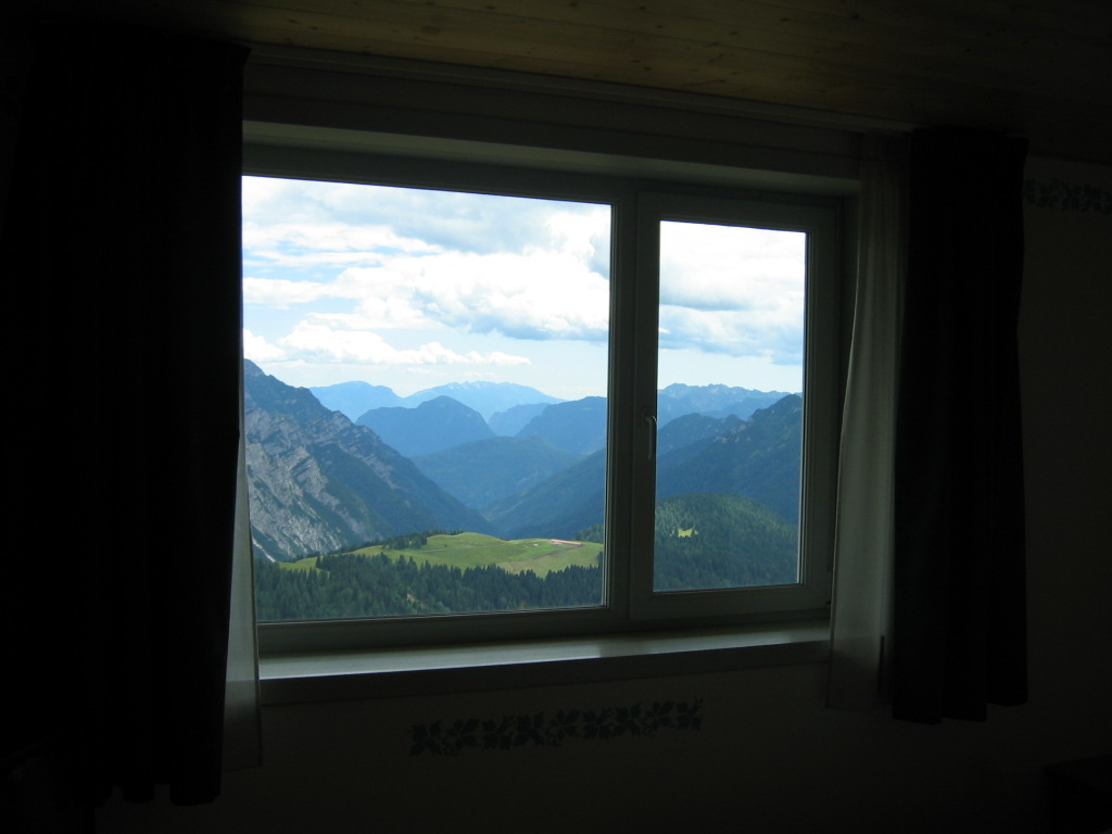 Vista dalle stanze in rifugio al Doss del Sabion